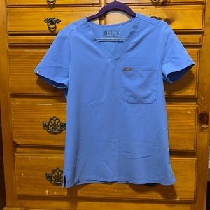 Figs one pocket scrub top xs light blue